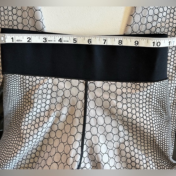 NWOT.  Christian Lacroix X- Ultracor Leggings Size Small - Picture 8 of 13